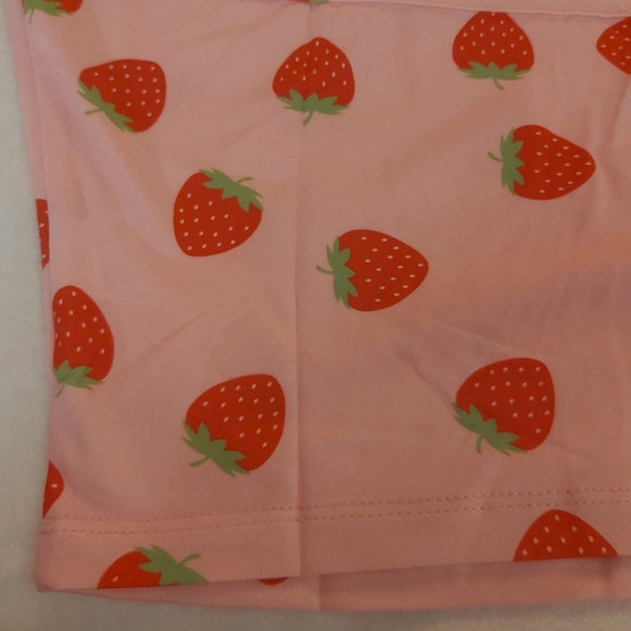 049. Strawberry Print Crop Spaghetti Straps Camisole  Size M - Picture 15 of 16
